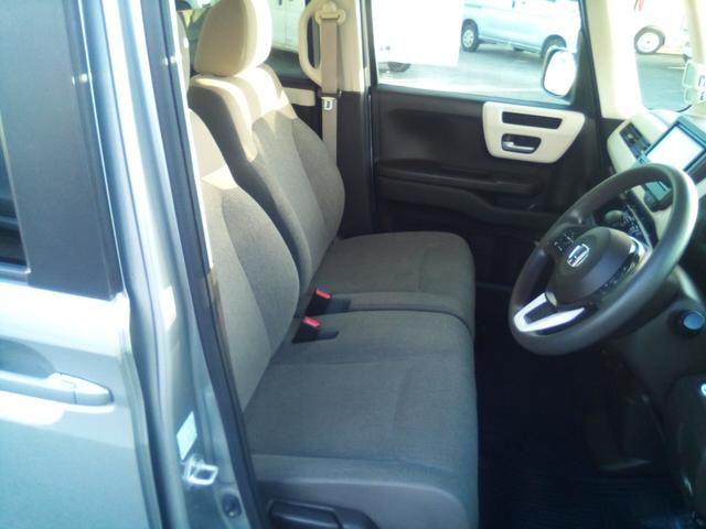 フロントシートクリーニング済みです。ゆっつたりです。