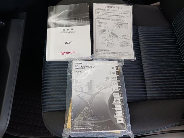 ヴォクシー ＺＳ　フルセグ　メモリーナビ　ＤＶＤ再生　ミュージックプレイヤー接続可　バックカメラ　衝突被害軽減システム　ＥＴＣ　両側電動スライド　ＬＥＤヘッドランプ　ウオークスルー　乗車定員７人　３列シート　記録簿（16枚目）