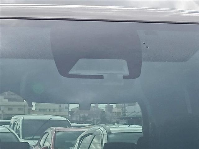 ヴォクシー Ｘ　メモリーナビ　ミュージックプレイヤー接続可　バックカメラ　衝突被害軽減システム　ＥＴＣ　両側電動スライド　ＬＥＤヘッドランプ　乗車定員８人　３列シート　アイドリングストップ（9枚目）