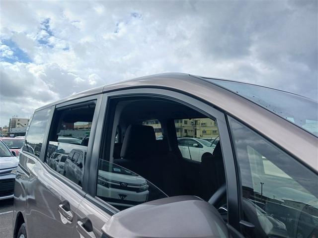 ヴォクシー Ｘ　メモリーナビ　ミュージックプレイヤー接続可　バックカメラ　衝突被害軽減システム　ＥＴＣ　両側電動スライド　ＬＥＤヘッドランプ　乗車定員８人　３列シート　アイドリングストップ（11枚目）