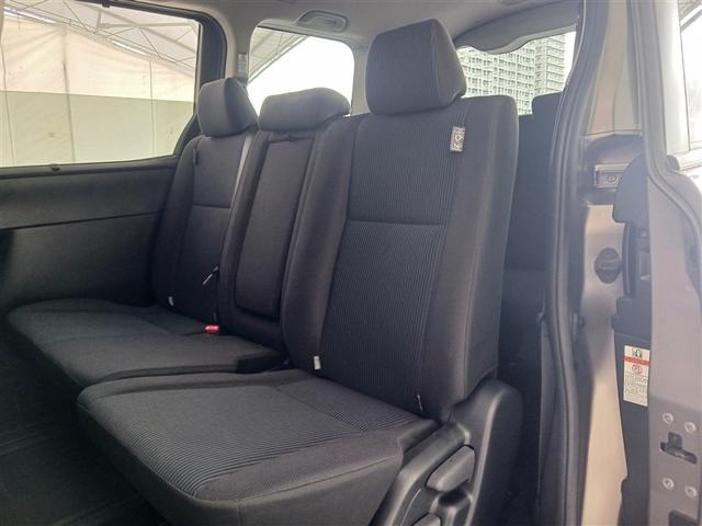 ヴォクシー Ｘ　メモリーナビ　ミュージックプレイヤー接続可　バックカメラ　衝突被害軽減システム　ＥＴＣ　両側電動スライド　ＬＥＤヘッドランプ　乗車定員８人　３列シート　アイドリングストップ（16枚目）