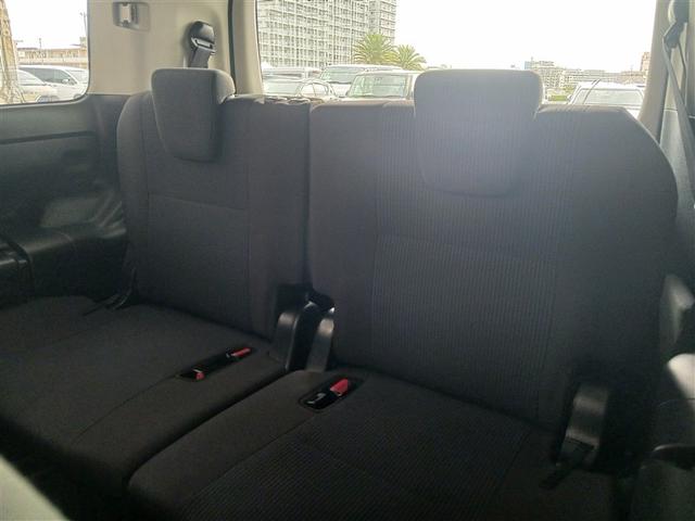 ヴォクシー Ｘ　メモリーナビ　ミュージックプレイヤー接続可　バックカメラ　衝突被害軽減システム　ＥＴＣ　両側電動スライド　ＬＥＤヘッドランプ　乗車定員８人　３列シート　アイドリングストップ（17枚目）