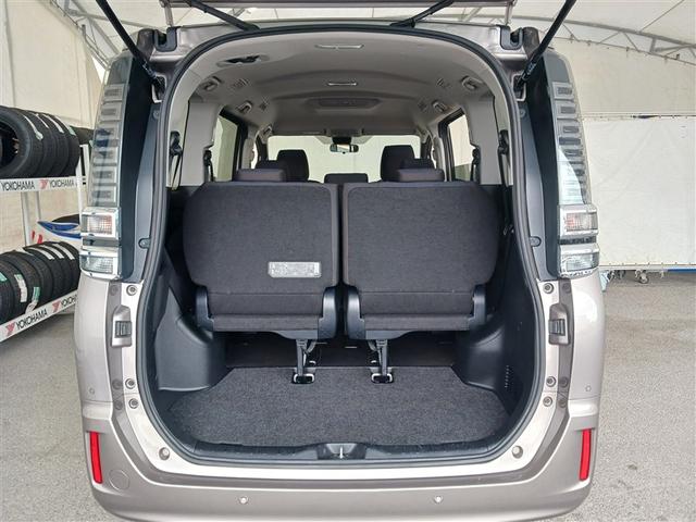 ヴォクシー Ｘ　メモリーナビ　ミュージックプレイヤー接続可　バックカメラ　衝突被害軽減システム　ＥＴＣ　両側電動スライド　ＬＥＤヘッドランプ　乗車定員８人　３列シート　アイドリングストップ（19枚目）