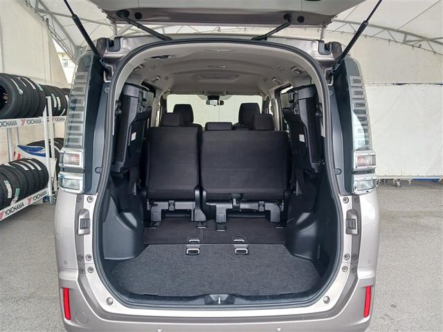 ヴォクシー Ｘ　メモリーナビ　ミュージックプレイヤー接続可　バックカメラ　衝突被害軽減システム　ＥＴＣ　両側電動スライド　ＬＥＤヘッドランプ　乗車定員８人　３列シート　アイドリングストップ（20枚目）