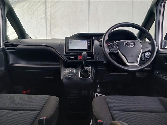 ヴォクシー Ｘ　メモリーナビ　ミュージックプレイヤー接続可　バックカメラ　衝突被害軽減システム　ＥＴＣ　両側電動スライド　ＬＥＤヘッドランプ　乗車定員８人　３列シート　アイドリングストップ（23枚目）