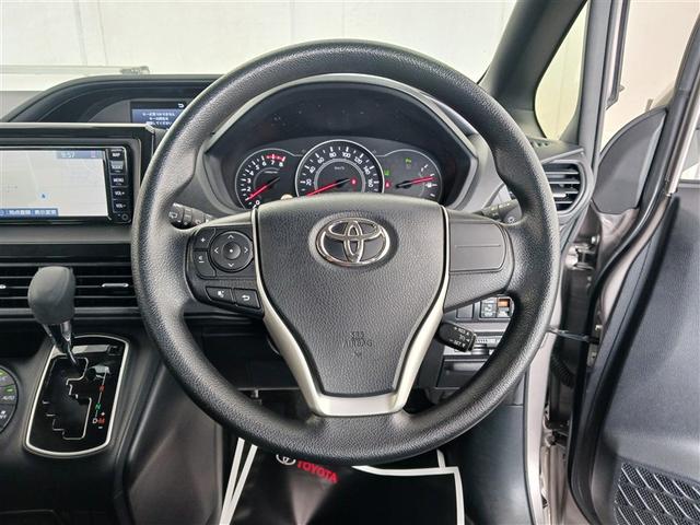 ヴォクシー Ｘ　メモリーナビ　ミュージックプレイヤー接続可　バックカメラ　衝突被害軽減システム　ＥＴＣ　両側電動スライド　ＬＥＤヘッドランプ　乗車定員８人　３列シート　アイドリングストップ（24枚目）