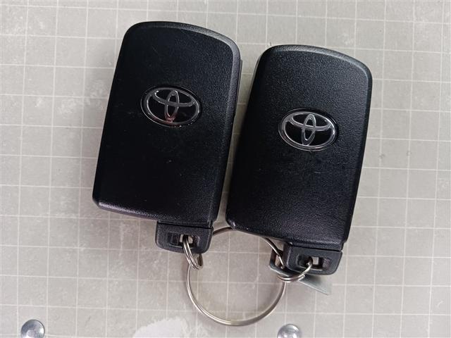 ヴォクシー Ｘ　メモリーナビ　ミュージックプレイヤー接続可　バックカメラ　衝突被害軽減システム　ＥＴＣ　両側電動スライド　ＬＥＤヘッドランプ　乗車定員８人　３列シート　アイドリングストップ（40枚目）