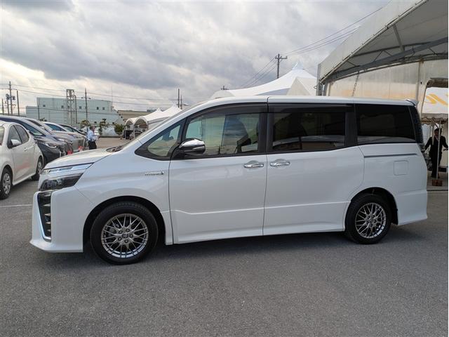 ヴォクシー ハイブリッドＺＳ　煌ＩＩ　フルセグ　メモリーナビ　ＤＶＤ再生　ミュージックプレイヤー接続可　後席モニター　バックカメラ　衝突被害軽減システム　ＥＴＣ　ドラレコ　両側電動スライド　ＬＥＤヘッドランプ　乗車定員７人　３列シート（3枚目）