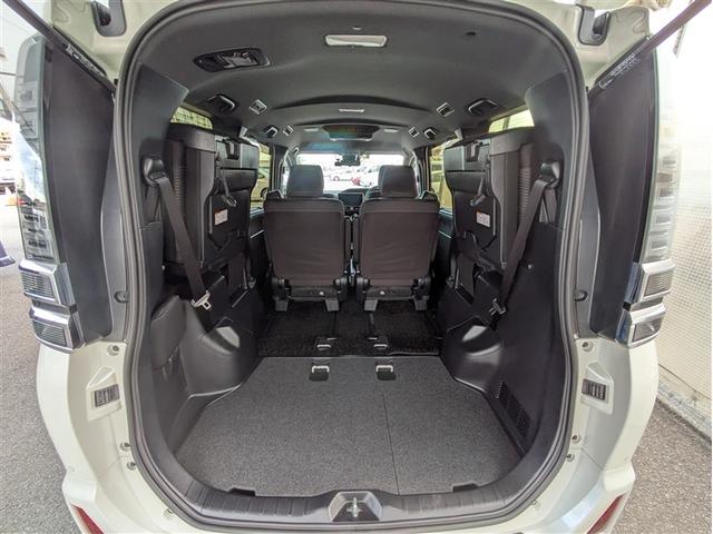 ヴォクシー ハイブリッドＺＳ　煌ＩＩ　フルセグ　メモリーナビ　ＤＶＤ再生　ミュージックプレイヤー接続可　後席モニター　バックカメラ　衝突被害軽減システム　ＥＴＣ　ドラレコ　両側電動スライド　ＬＥＤヘッドランプ　乗車定員７人　３列シート（8枚目）