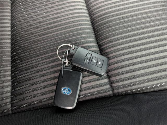 ヴォクシー ハイブリッドＺＳ　煌ＩＩ　フルセグ　メモリーナビ　ＤＶＤ再生　ミュージックプレイヤー接続可　後席モニター　バックカメラ　衝突被害軽減システム　ＥＴＣ　ドラレコ　両側電動スライド　ＬＥＤヘッドランプ　乗車定員７人　３列シート（18枚目）