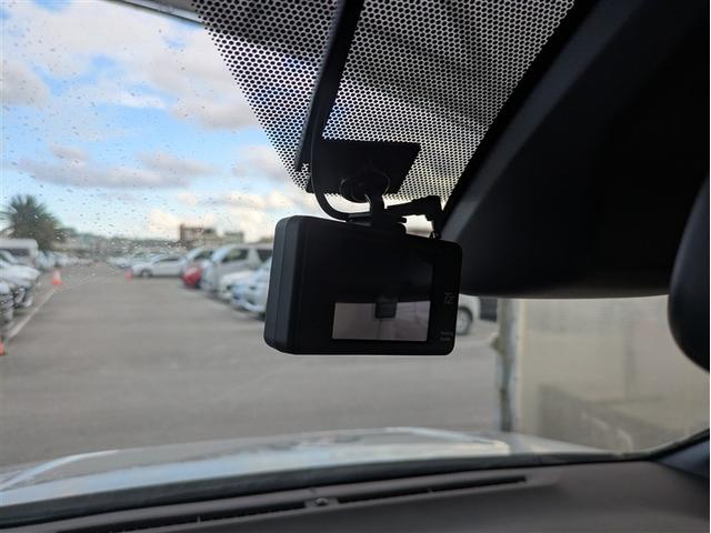 ヴォクシー ハイブリッドＺＳ　煌ＩＩ　フルセグ　メモリーナビ　ＤＶＤ再生　ミュージックプレイヤー接続可　後席モニター　バックカメラ　衝突被害軽減システム　ＥＴＣ　ドラレコ　両側電動スライド　ＬＥＤヘッドランプ　乗車定員７人　３列シート（21枚目）