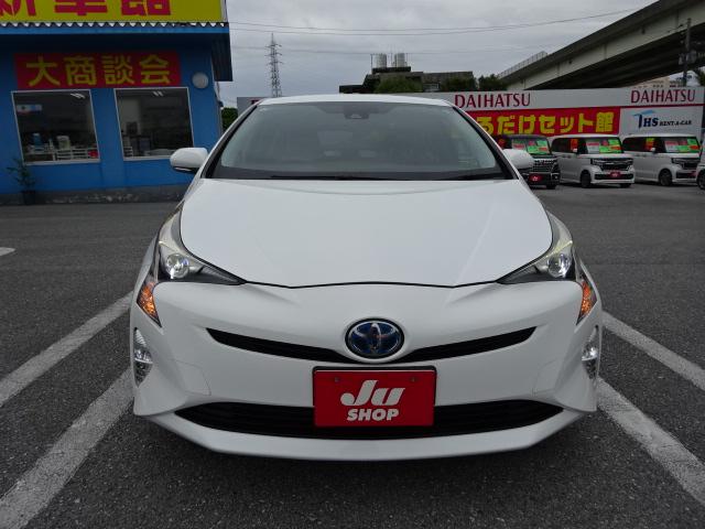 プリウス Ｓ　走行３万３千キロ　トヨタセーフティーセンス　ＳＤナビ　フルセグＴＶ　ＤＶＤ　ブルートゥース　前後ドライブレコーダー　ＥＴＣ　バックカメラ　ＬＥＤヘッドライト　純正アルミ　クルーズコントロール（2枚目）