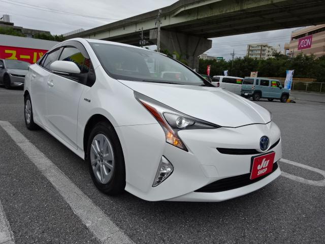 プリウス Ｓ　走行３万３千キロ　トヨタセーフティーセンス　ＳＤナビ　フルセグＴＶ　ＤＶＤ　ブルートゥース　前後ドライブレコーダー　ＥＴＣ　バックカメラ　ＬＥＤヘッドライト　純正アルミ　クルーズコントロール（3枚目）