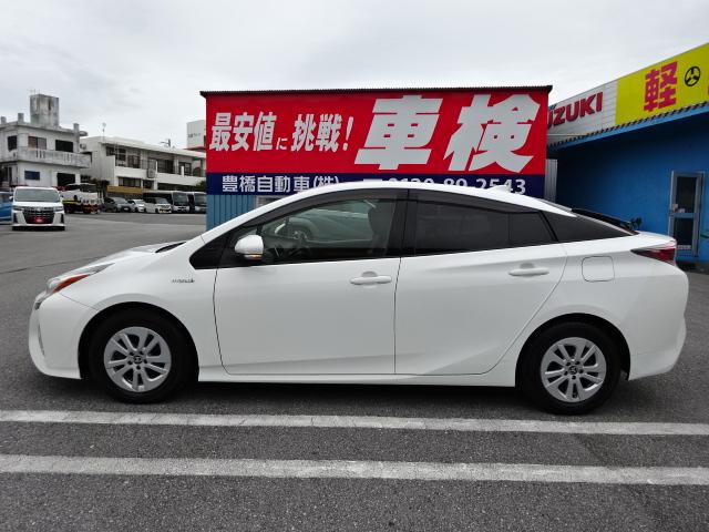 プリウス Ｓ　走行３万３千キロ　トヨタセーフティーセンス　ＳＤナビ　フルセグＴＶ　ＤＶＤ　ブルートゥース　前後ドライブレコーダー　ＥＴＣ　バックカメラ　ＬＥＤヘッドライト　純正アルミ　クルーズコントロール（6枚目）