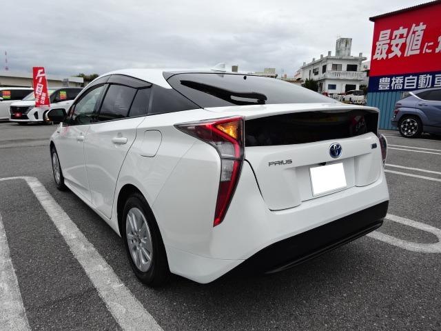 プリウス Ｓ　走行３万３千キロ　トヨタセーフティーセンス　ＳＤナビ　フルセグＴＶ　ＤＶＤ　ブルートゥース　前後ドライブレコーダー　ＥＴＣ　バックカメラ　ＬＥＤヘッドライト　純正アルミ　クルーズコントロール（7枚目）