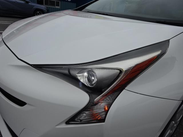 プリウス Ｓ　走行３万３千キロ　トヨタセーフティーセンス　ＳＤナビ　フルセグＴＶ　ＤＶＤ　ブルートゥース　前後ドライブレコーダー　ＥＴＣ　バックカメラ　ＬＥＤヘッドライト　純正アルミ　クルーズコントロール（9枚目）