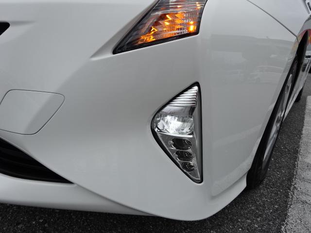 プリウス Ｓ　走行３万３千キロ　トヨタセーフティーセンス　ＳＤナビ　フルセグＴＶ　ＤＶＤ　ブルートゥース　前後ドライブレコーダー　ＥＴＣ　バックカメラ　ＬＥＤヘッドライト　純正アルミ　クルーズコントロール（10枚目）