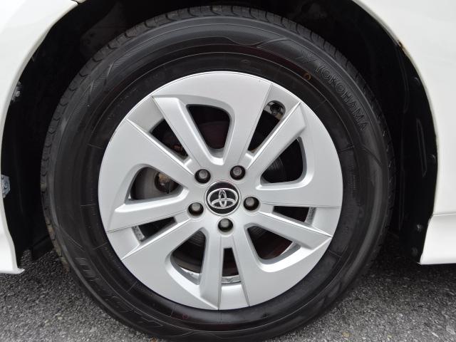 プリウス Ｓ　走行３万３千キロ　トヨタセーフティーセンス　ＳＤナビ　フルセグＴＶ　ＤＶＤ　ブルートゥース　前後ドライブレコーダー　ＥＴＣ　バックカメラ　ＬＥＤヘッドライト　純正アルミ　クルーズコントロール（12枚目）