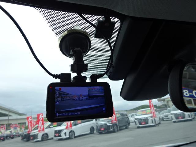 プリウス Ｓ　走行３万３千キロ　トヨタセーフティーセンス　ＳＤナビ　フルセグＴＶ　ＤＶＤ　ブルートゥース　前後ドライブレコーダー　ＥＴＣ　バックカメラ　ＬＥＤヘッドライト　純正アルミ　クルーズコントロール（14枚目）