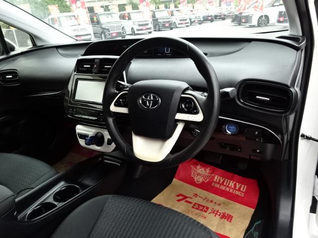 プリウス Ｓ　走行３万３千キロ　トヨタセーフティーセンス　ＳＤナビ　フルセグＴＶ　ＤＶＤ　ブルートゥース　前後ドライブレコーダー　ＥＴＣ　バックカメラ　ＬＥＤヘッドライト　純正アルミ　クルーズコントロール（15枚目）