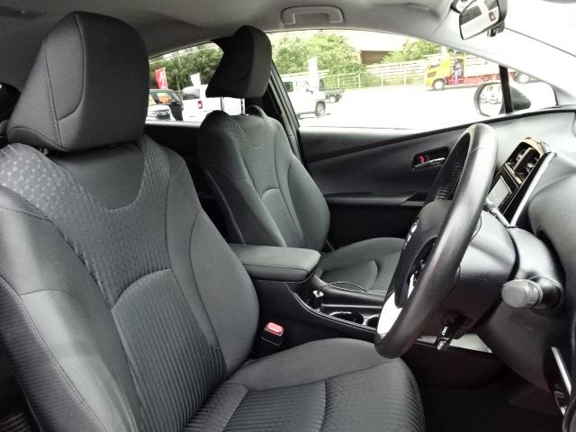 プリウス Ｓ　走行３万３千キロ　トヨタセーフティーセンス　ＳＤナビ　フルセグＴＶ　ＤＶＤ　ブルートゥース　前後ドライブレコーダー　ＥＴＣ　バックカメラ　ＬＥＤヘッドライト　純正アルミ　クルーズコントロール（16枚目）