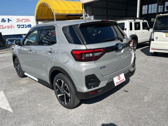 ロッキー プレミアムＧ　ＨＥＶ　届出済未使用車　パノラマモニター付９インチスマホ連携ディスプレイ　アンダーコート　ワイドバイザー　フロアマット　メッキナンバーフレーム（9枚目）