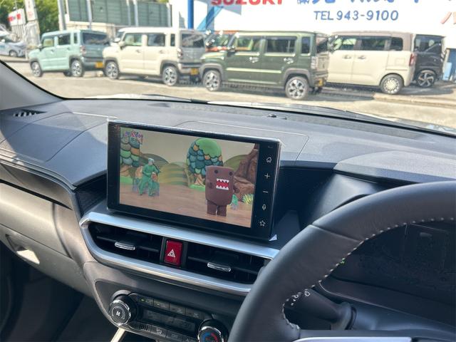 ロッキー プレミアムＧ　ＨＥＶ　届出済未使用車　パノラマモニター付９インチスマホ連携ディスプレイ　アンダーコート　ワイドバイザー　フロアマット　メッキナンバーフレーム（10枚目）