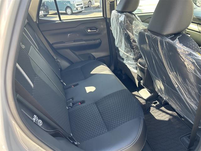 ロッキー プレミアムＧ　ＨＥＶ　届出済未使用車　パノラマモニター付９インチスマホ連携ディスプレイ　アンダーコート　ワイドバイザー　フロアマット　メッキナンバーフレーム（14枚目）