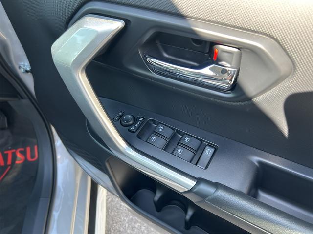 ロッキー プレミアムＧ　ＨＥＶ　届出済未使用車　パノラマモニター付９インチスマホ連携ディスプレイ　アンダーコート　ワイドバイザー　フロアマット　メッキナンバーフレーム（21枚目）