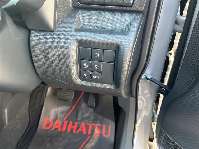 ロッキー プレミアムＧ　ＨＥＶ　届出済未使用車　パノラマモニター付９インチスマホ連携ディスプレイ　アンダーコート　ワイドバイザー　フロアマット　メッキナンバーフレーム（22枚目）