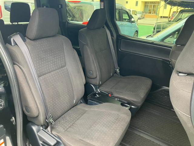 ご家族やお友達とお出かけするには、やっぱしミニバン！人も荷物も乗る人気の１台です！