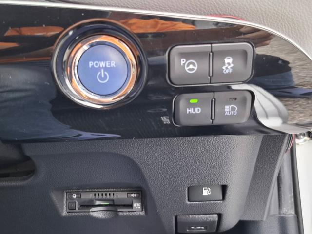 プリウス Ａ　純正ナビ、Ｂｌｕｅｔｏｏｔｈ、フルセグＴＶ（走行中ＯＫ）ヘッドアップディスプレイ、バックカメラ、フォグランプ、自動ワイパー、純正シートカバー、コーナーセンサー１２個、自動ポール、レーダー取締探知機（6枚目）