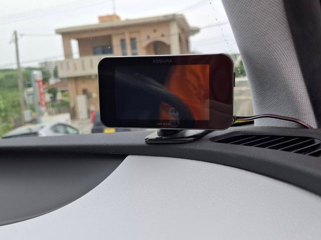 プリウス Ａ　純正ナビ、Ｂｌｕｅｔｏｏｔｈ、フルセグＴＶ（走行中ＯＫ）ヘッドアップディスプレイ、バックカメラ、フォグランプ、自動ワイパー、純正シートカバー、コーナーセンサー１２個、自動ポール、レーダー取締探知機（7枚目）