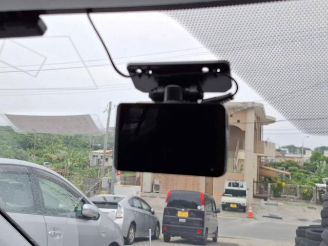 プリウス Ａ　純正ナビ、Ｂｌｕｅｔｏｏｔｈ、フルセグＴＶ（走行中ＯＫ）ヘッドアップディスプレイ、バックカメラ、フォグランプ、自動ワイパー、純正シートカバー、コーナーセンサー１２個、自動ポール、レーダー取締探知機（8枚目）