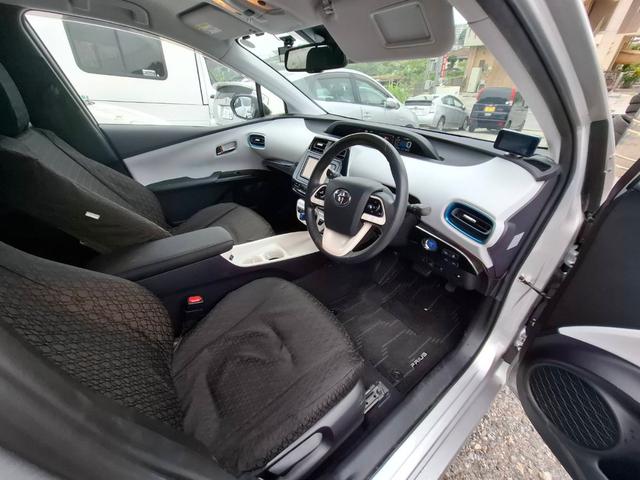 プリウス Ａ　純正ナビ、Ｂｌｕｅｔｏｏｔｈ、フルセグＴＶ（走行中ＯＫ）ヘッドアップディスプレイ、バックカメラ、フォグランプ、自動ワイパー、純正シートカバー、コーナーセンサー１２個、自動ポール、レーダー取締探知機（11枚目）