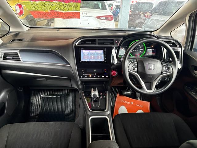 シャトル ハイブリッド　ホンダセンシング　ナビ　Ｂｌｕｅｔｏｏｔｈ　バックカメラ　衝突軽減ブレーキ（12枚目）