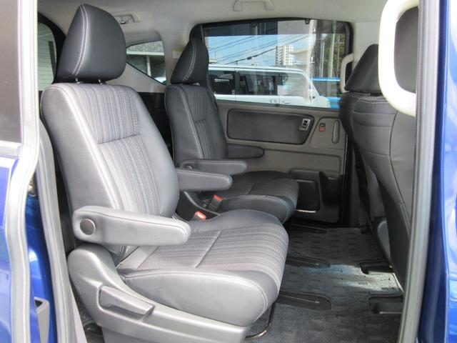 フリードハイブリッド ハイブリッド・ＥＸ　ホンダセンシング　６人乗り　スマートキー　ＰＵＳＨスタート　両側パワースライドドア　純正９ｉｎｃメモリーナビ　後席用フリップダウンモニター　フルセグＴＶ　バックカメラ　スマホ接続対応（6枚目）