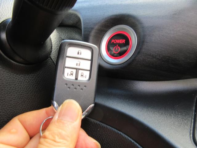 フリードハイブリッド ハイブリッド・ＥＸ　ホンダセンシング　６人乗り　スマートキー　ＰＵＳＨスタート　両側パワースライドドア　純正９ｉｎｃメモリーナビ　後席用フリップダウンモニター　フルセグＴＶ　バックカメラ　スマホ接続対応（14枚目）