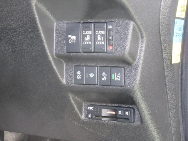 フリードハイブリッド ハイブリッド・ＥＸ　ホンダセンシング　６人乗り　スマートキー　ＰＵＳＨスタート　両側パワースライドドア　純正９ｉｎｃメモリーナビ　後席用フリップダウンモニター　フルセグＴＶ　バックカメラ　スマホ接続対応（15枚目）