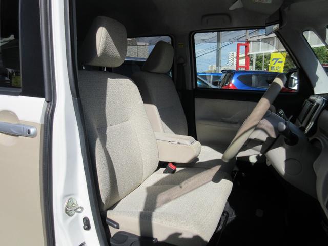 シートリフター＆センターアームレスト付きＦｒベンチシート☆汚れやヘタリも少なくキレイな状態をキープしています♪