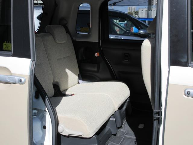 こちらもキレイな後席シート☆気になる修復歴ですが左Ｆｒサイドメンバー先に軽微な修正跡が有る為です。足廻り等には影響ありませんので安心してドライブを楽しめますョ♪