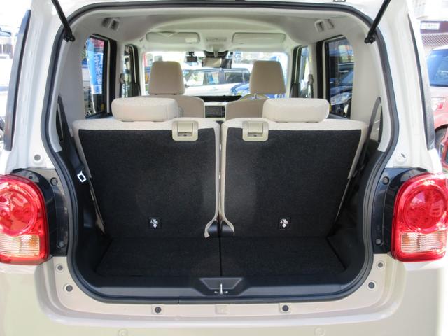 こちらもキレイなラゲッジスペース☆５：５分割可倒式シートバックを前方に倒せば大きめの荷物も余裕で積めますョ♪