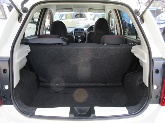 こちらもキレイなラゲッジスペース☆一体型シートバックを倒せば大きめの荷物も余裕で積めますョ♪