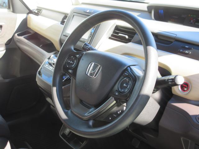 フリードハイブリッド ハイブリッド・Ｇホンダセンシング　６人乗り　スマートキー　ＰＵＳＨスタート　両側パワースライドドア　純正メモリーナビ　ワンセグＴＶ　バックカメラ　スマホ接続対応（8枚目）