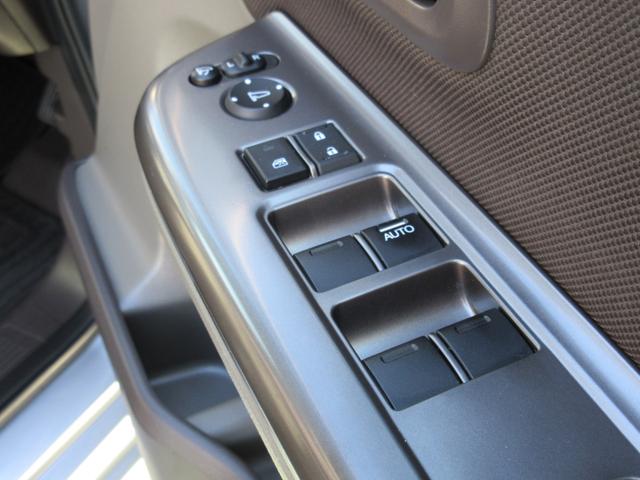 フリードハイブリッド ハイブリッド・Ｇホンダセンシング　６人乗り　スマートキー　ＰＵＳＨスタート　両側パワースライドドア　純正メモリーナビ　ワンセグＴＶ　バックカメラ　スマホ接続対応（15枚目）