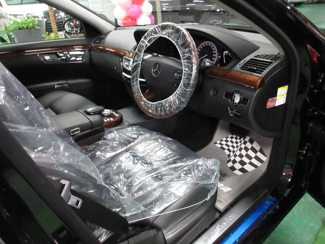 Ｓ５５０ロング・純正ナビ＆フルセグ・リアエンタメ・キセノン　・バックカメラ・本革・禁煙車・実走３５５００ｋｍ・助手席、リヤシートほとんど使用感がなく、窓枠メッキのくすみも無い屋根下に保管車されていたかと思われます！タイヤ４本新品交換！当店お客様送迎車輛でした！(6枚目)