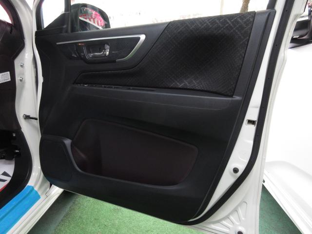 運転席ドアの、靴などでの蹴り傷や擦り傷など無く状態良好です
