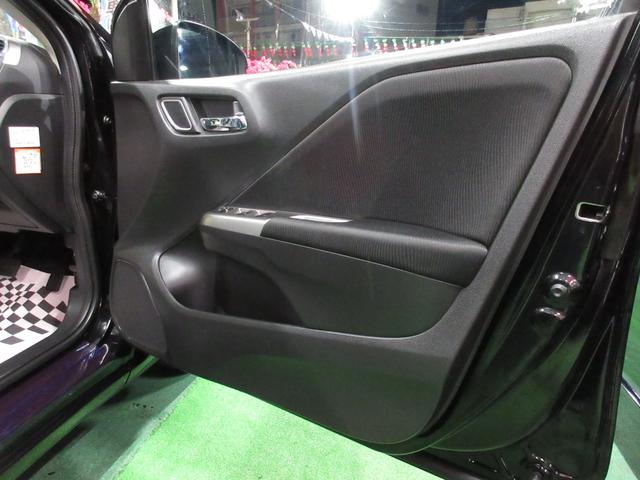 グレイス ハイブリッドＥＸ　・純正ナビ＆フルセグ・ＬＥＤライト・バックカメラ・ハーフレザー・エアロＶｒ禁煙車・屋根下保管車の実走１０，０８０ｋｍ！（9枚目）