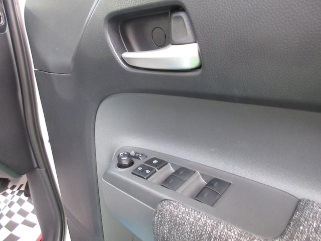 シエンタ ハイブリッドＺ　・ナビ＆Ｂｌｕｅｔｏｏｔｈ・ＬＥＤライト・バックカメラ・ツインパワードア　実走９，０４０ｋｍの屋根下保管車！（10枚目）