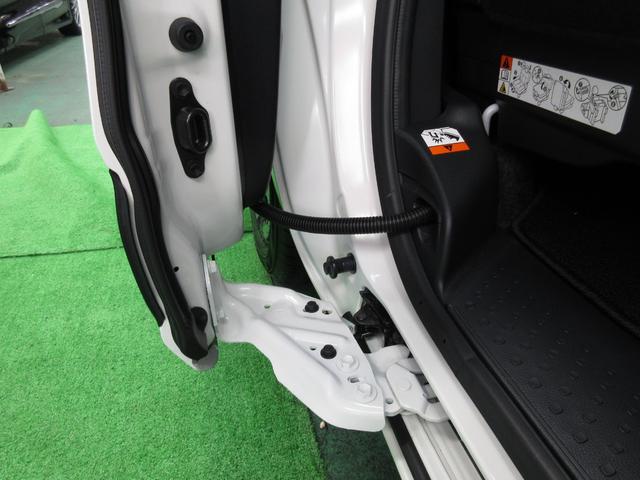 シエンタ ハイブリッドＺ　・ナビ＆Ｂｌｕｅｔｏｏｔｈ・ＬＥＤライト・バックカメラ・ツインパワードア　実走９，０４０ｋｍの屋根下保管車！（22枚目）